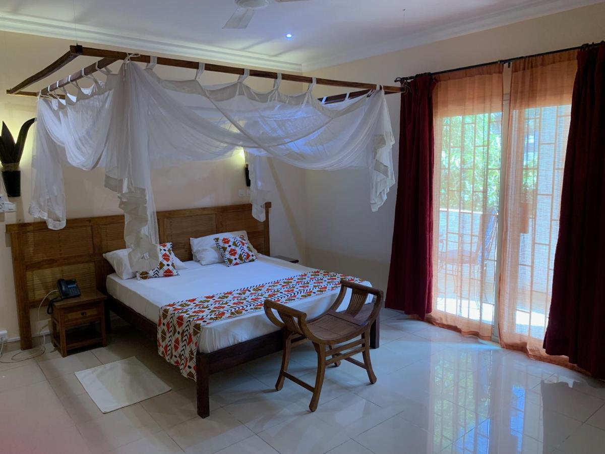 Le Lodge Des Almadies Dakar Bagian luar foto