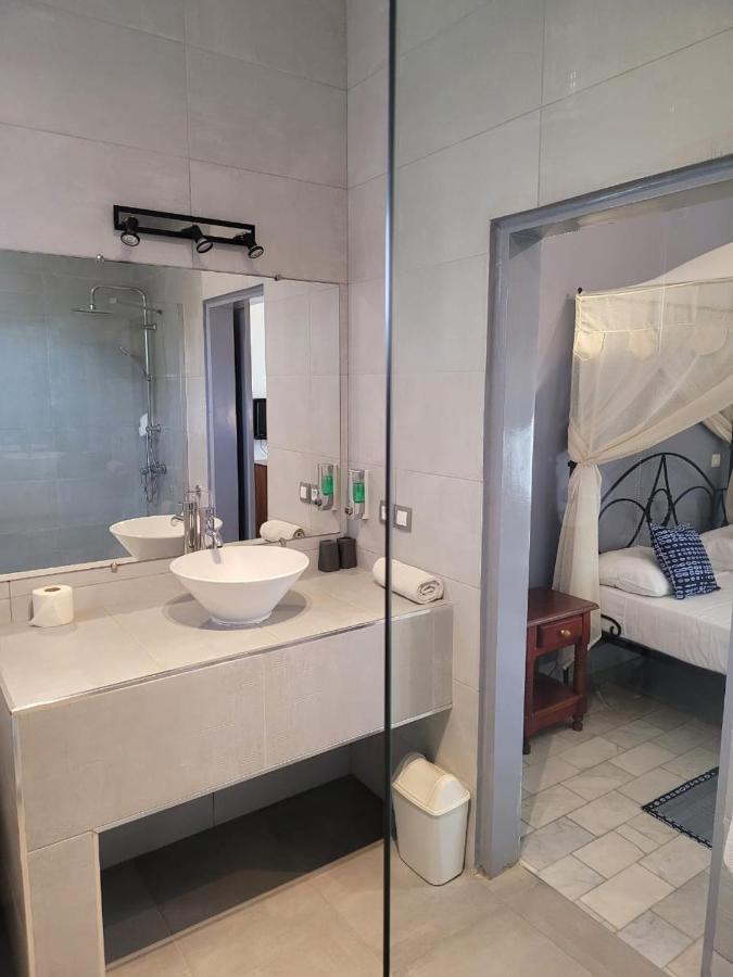Le Lodge Des Almadies Dakar Bagian luar foto
