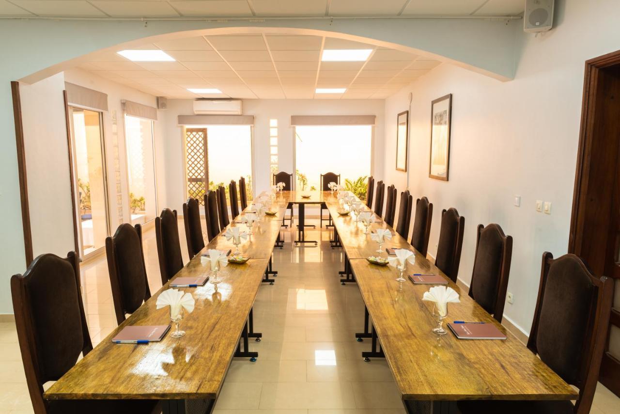 Le Lodge Des Almadies Dakar Bagian luar foto
