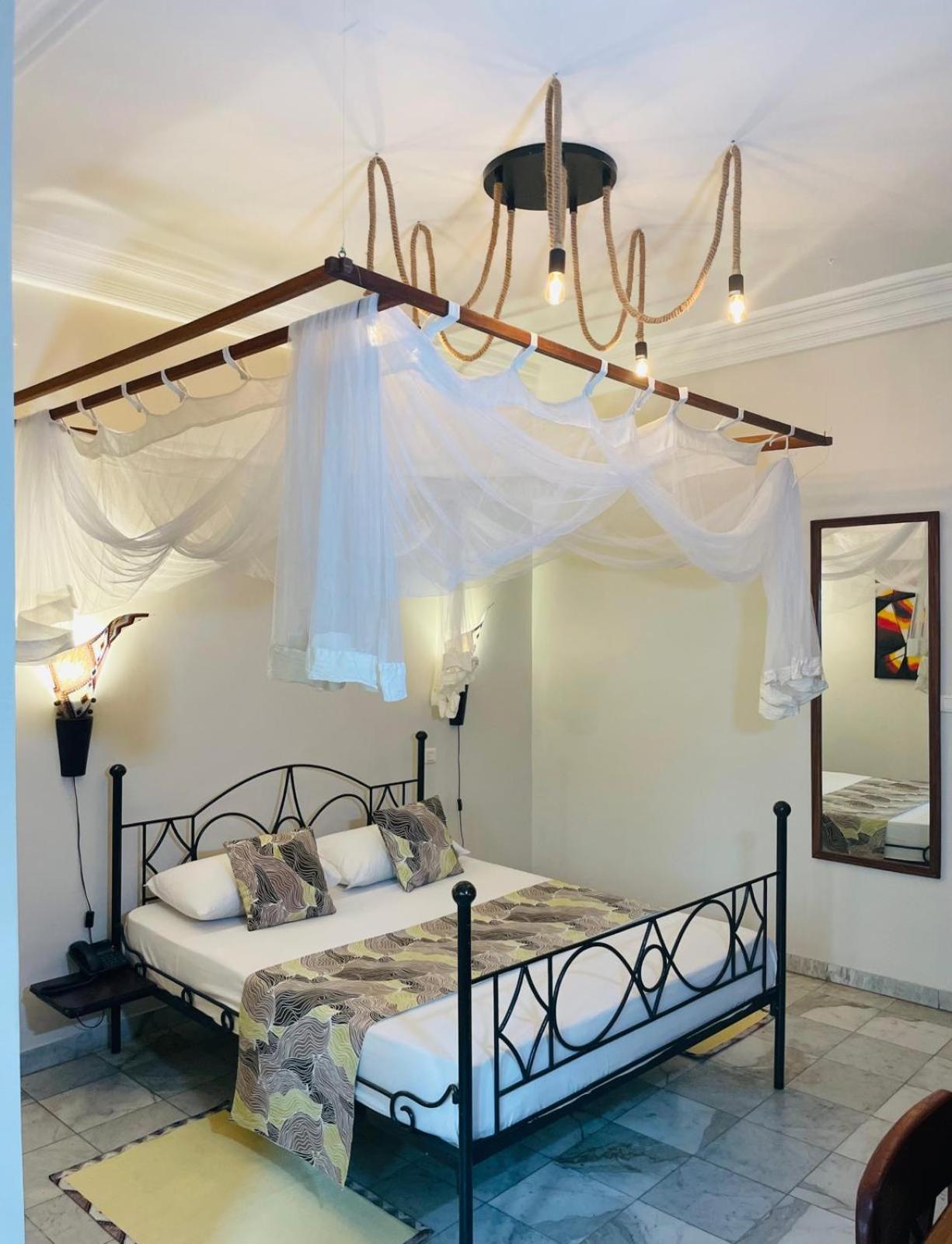 Le Lodge Des Almadies Dakar Bagian luar foto