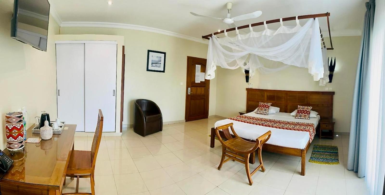 Le Lodge Des Almadies Dakar Bagian luar foto