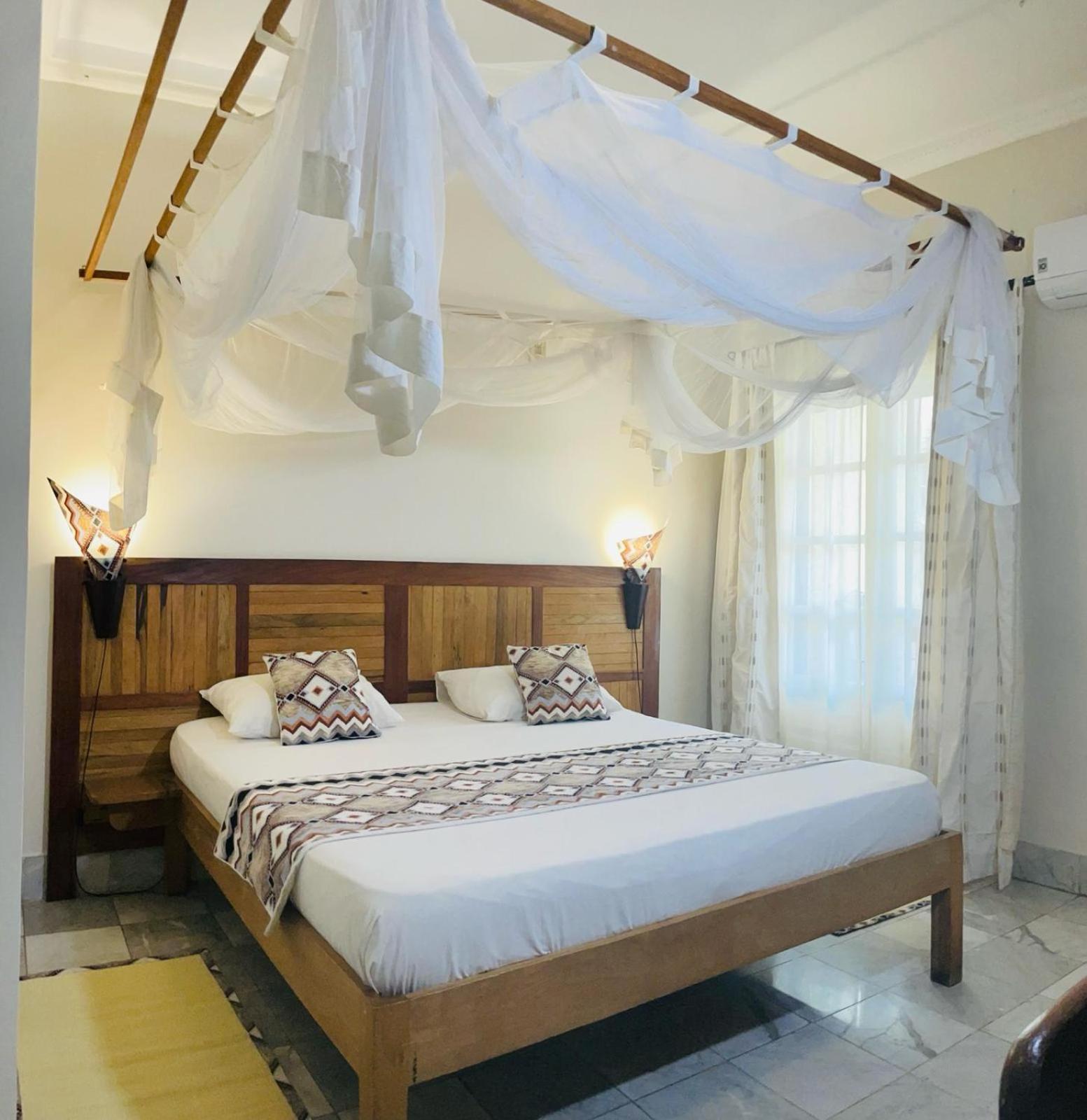 Le Lodge Des Almadies Dakar Bagian luar foto