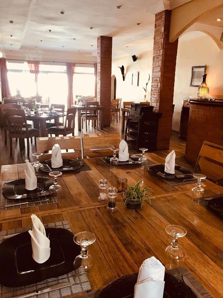 Le Lodge Des Almadies Dakar Bagian luar foto